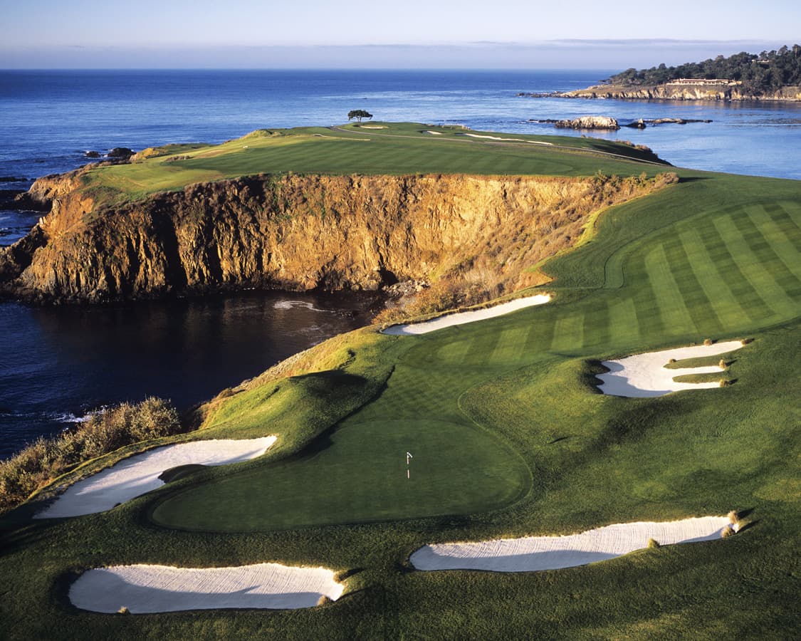 Pebble Beach Golf Course - Scenic 18th hole overlooking the Pacific Ocean
